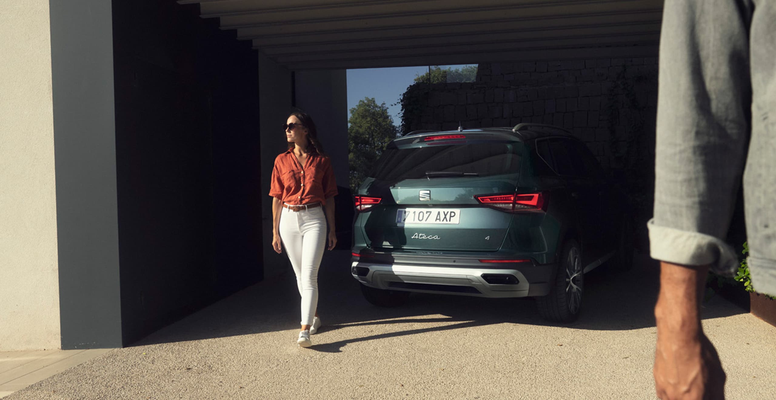 Woman walking next to a SEAT Ateca